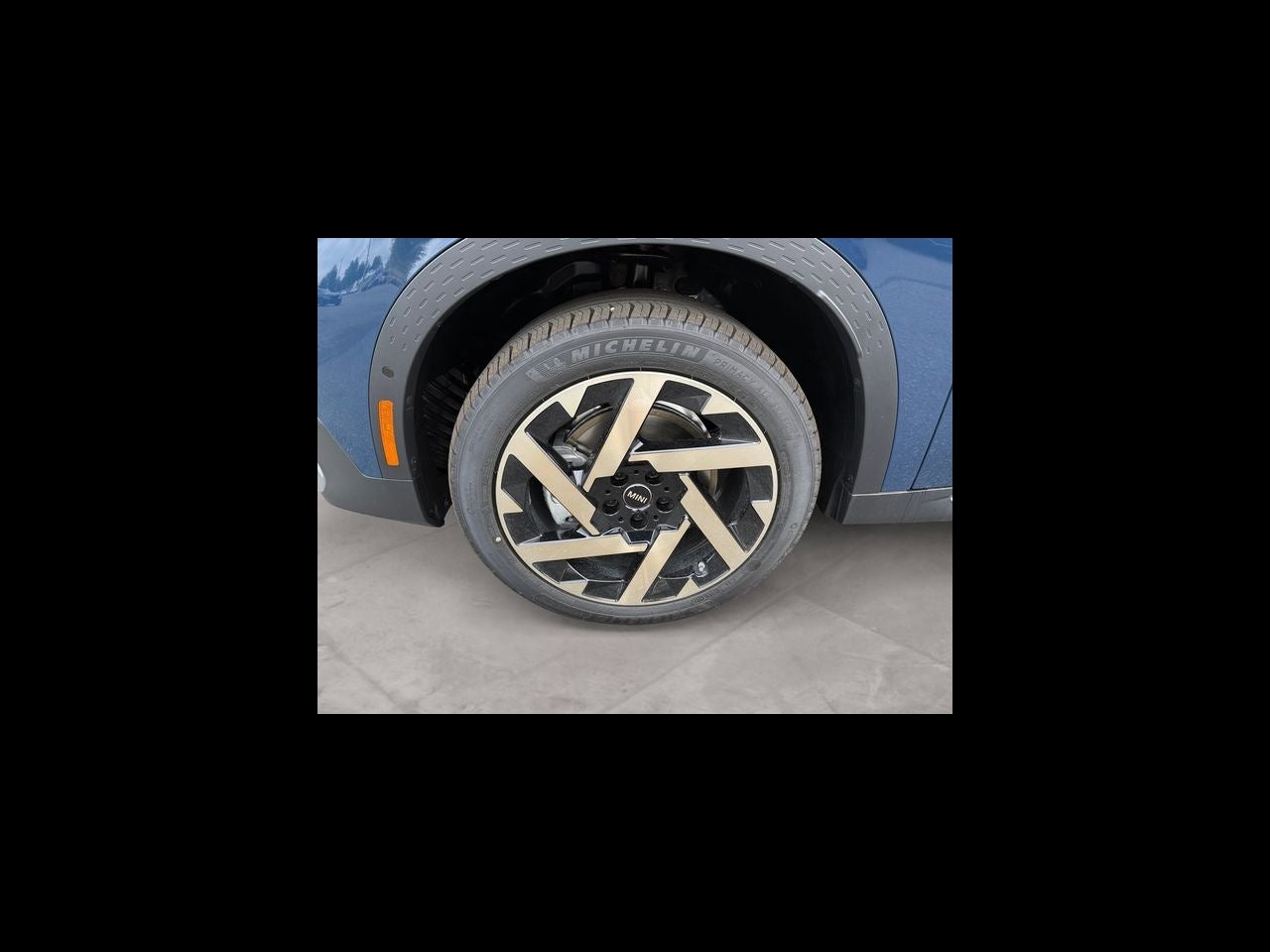 2027 MINI COUNTRYMAN ICONIC